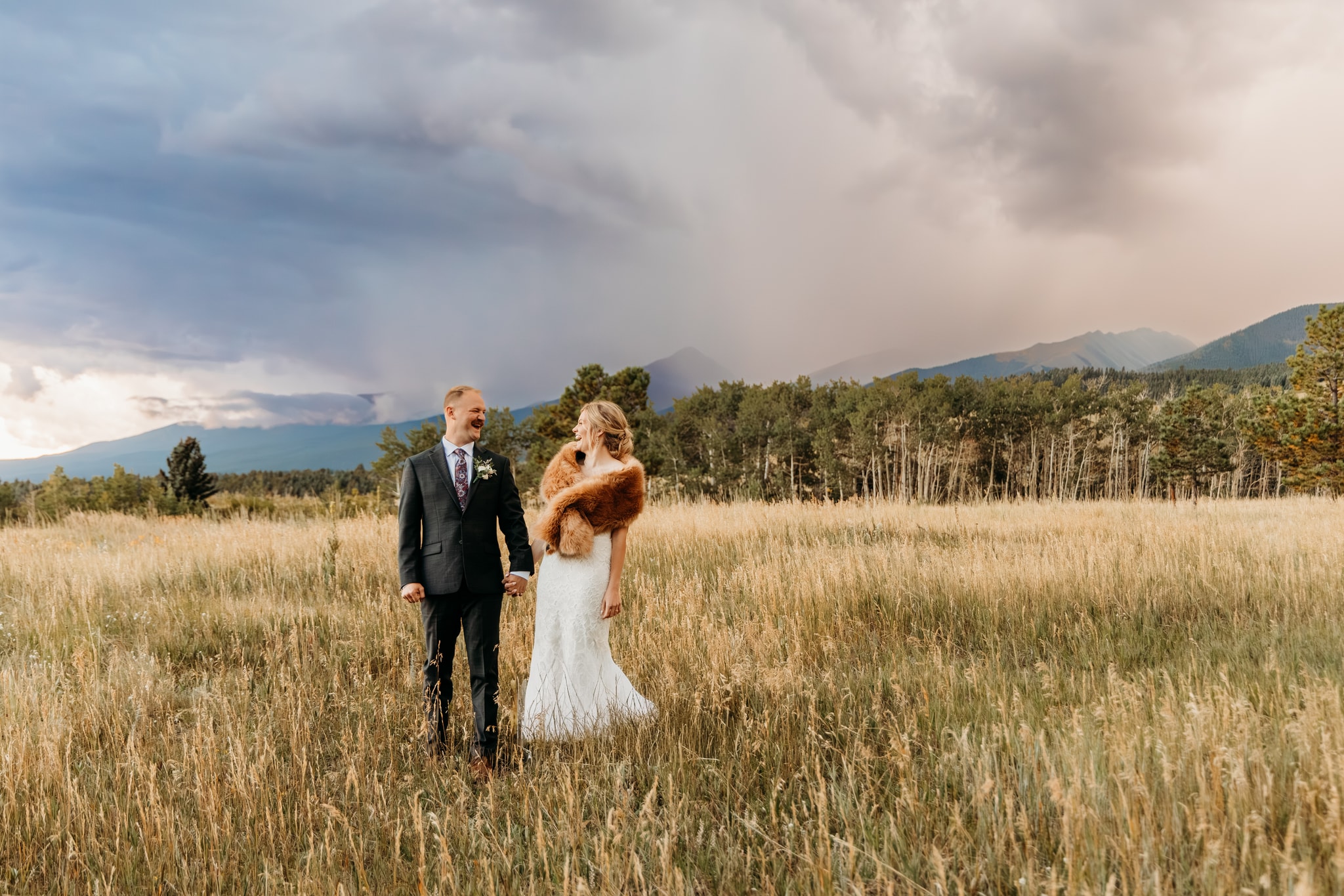 Wedding couple in a field by Karismatic Photos